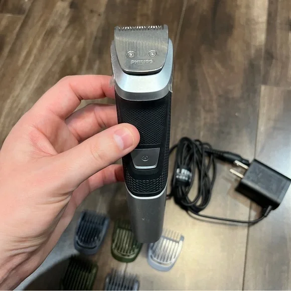 PHILIPS Electric Shaver Razor Trimmer - Picture 4 of 6